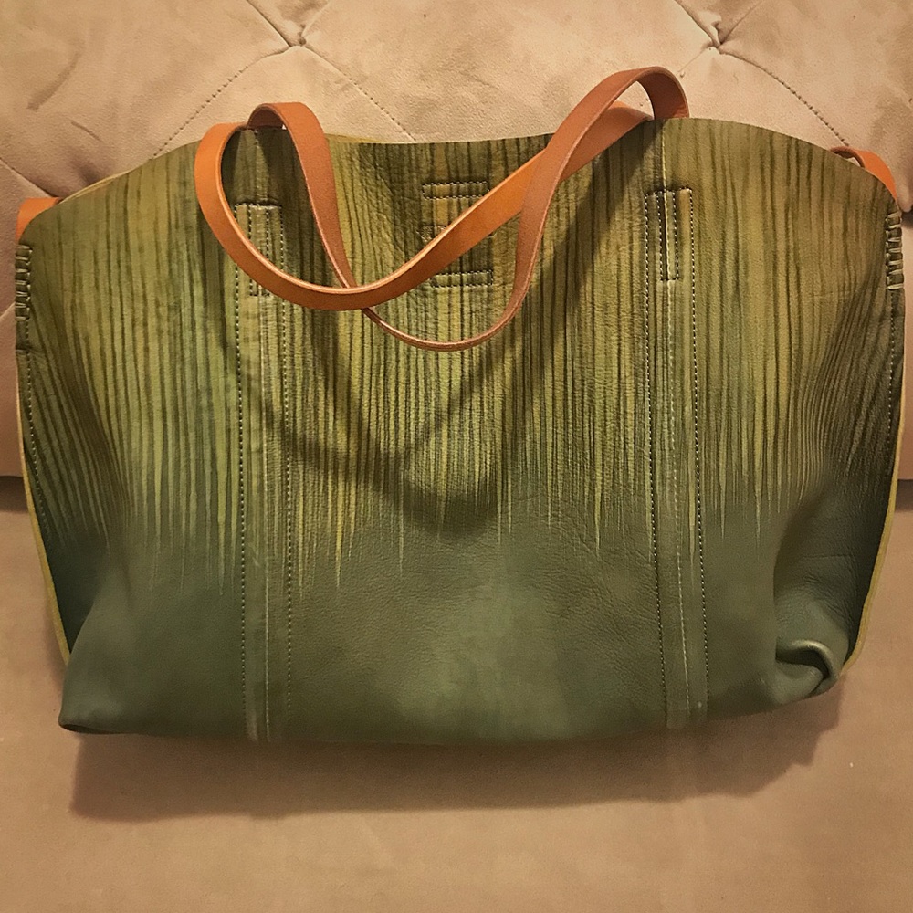 Old Trend Forest Island Drift Tote